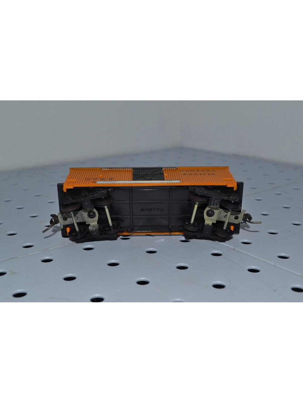 Vintage HO Scale Central Pacific Railroad Car 836 Mantua Boxcar Kadee Couplers - Picture 5 of 5